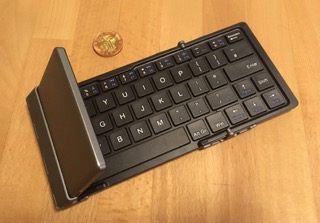 Polorozložená klávesnice